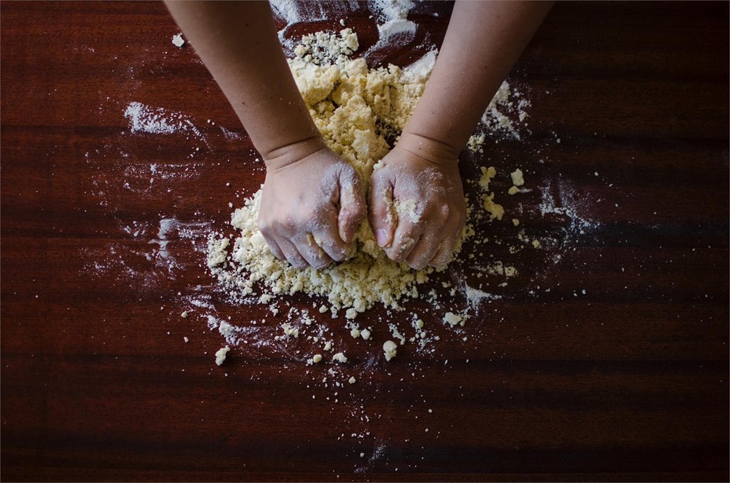 Como facer a masa de empanada de millo?