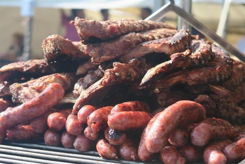 ¿Cómo preparar una barbacoa a la parrilla en casa?