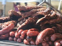 ¿Cómo preparar una barbacoa a la parrilla en casa?