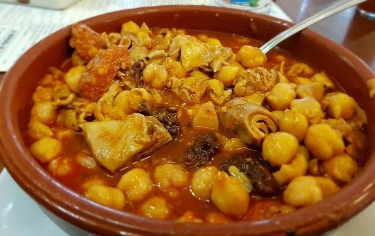 Disfruta de un buen plato de callos